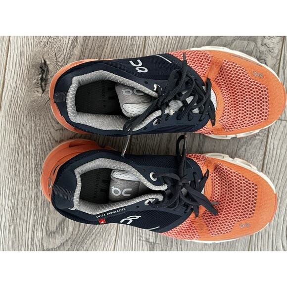 On Cloud Navy Blue and Peach Running Shoes Women's Size 6 - Picture 2 of 10